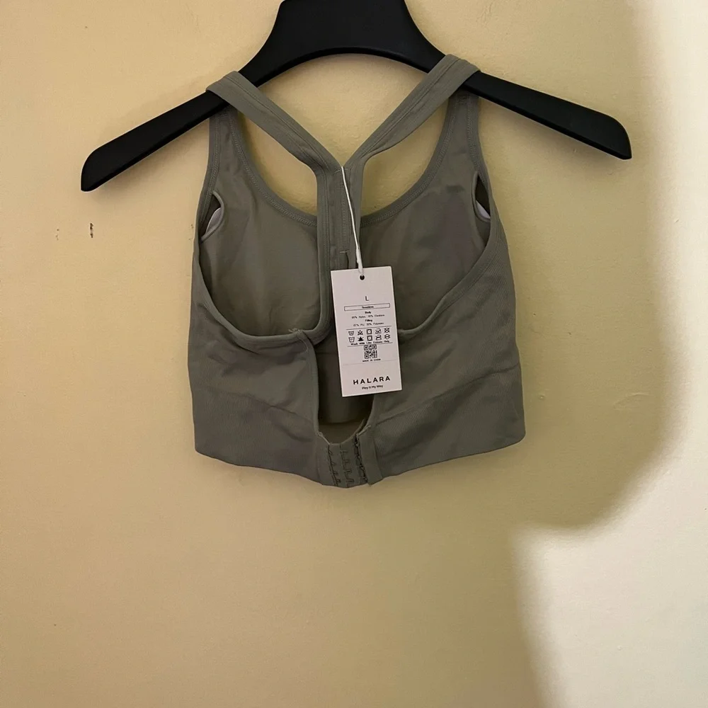 HALARA Pale Green Sports Bra Size Large NWT - Picture 6 of 7